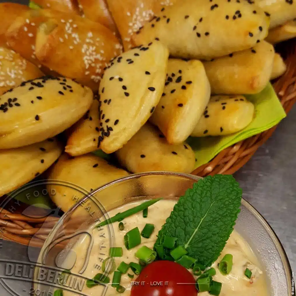 Veggie Empanadas mit Masala-Dip