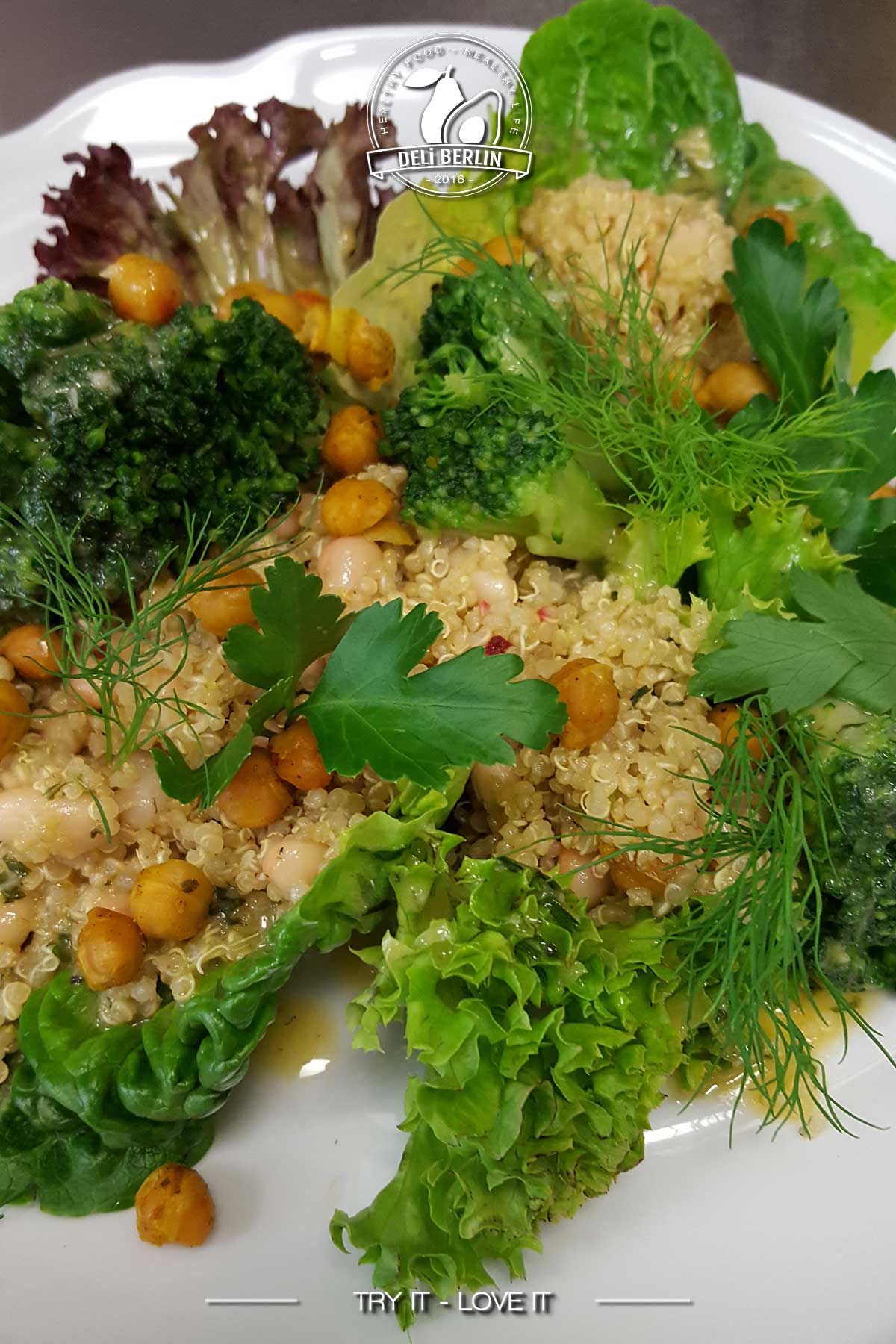 Quinoa Salat mit Kichererbsen & weißen Bohnen
