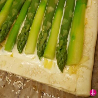 Spargeltarte mit Ziegenkäse und Comté
