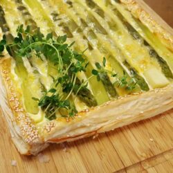 Spargeltarte mit Ziegenkäse und Comté