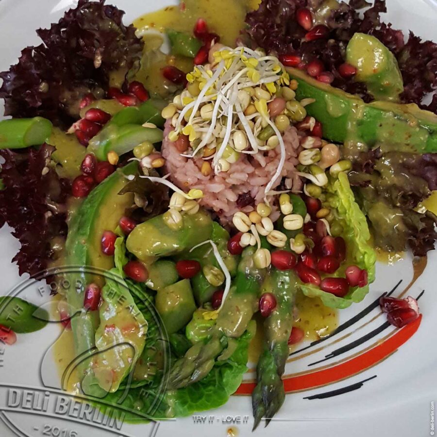 veganer Spargelsalat mit Granatapfel