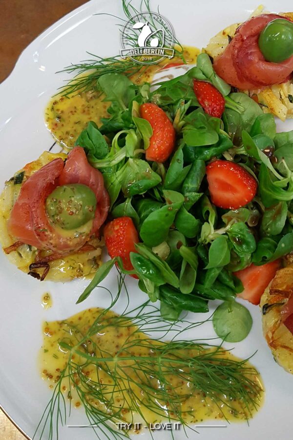 Räucherlachs auf Kartoffel-Zucchini-Rösti