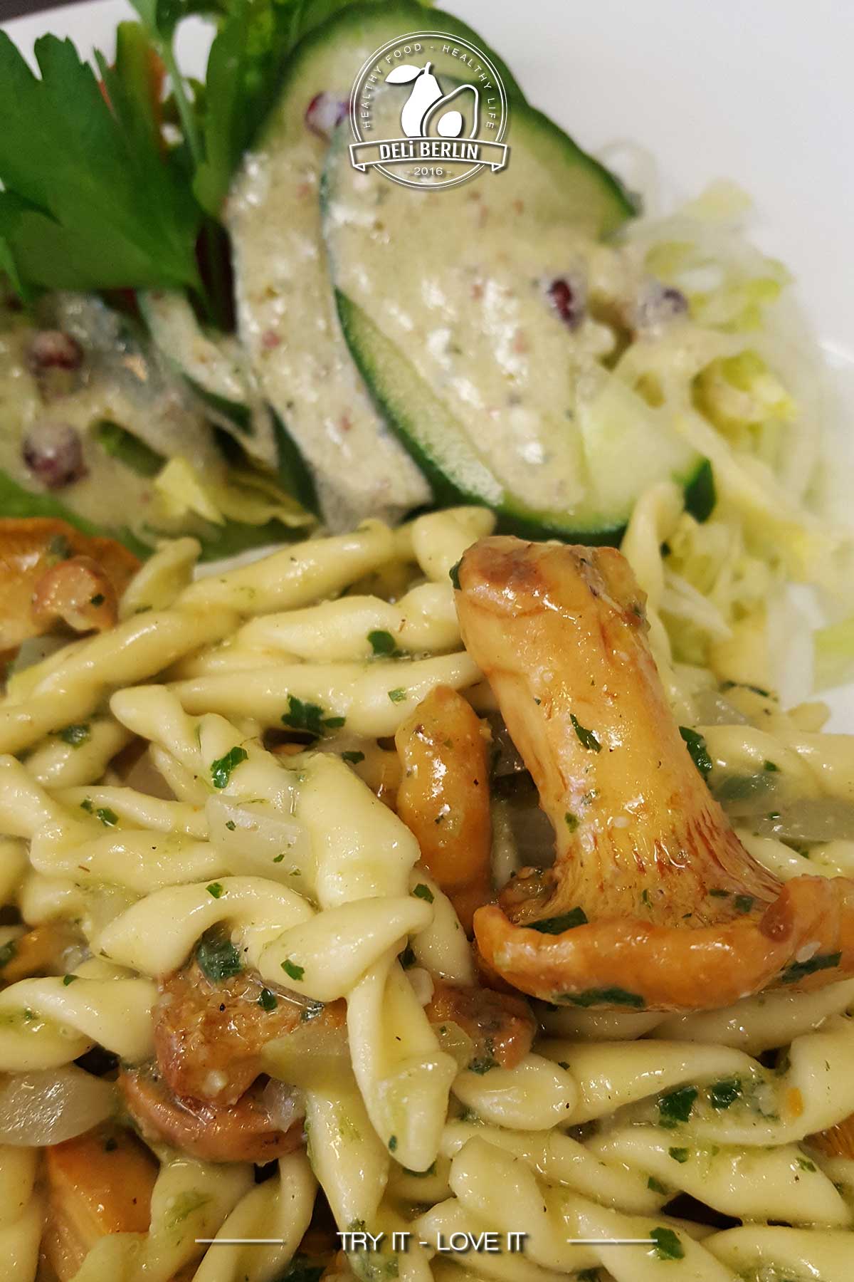 Strozzapreti mit Frischen Pfifferlingen und Walnuss-Zitronen-Pesto