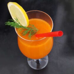 Frühstückserfrischung: Karotten-Pfirsich-Cocktail ohne Alkohol