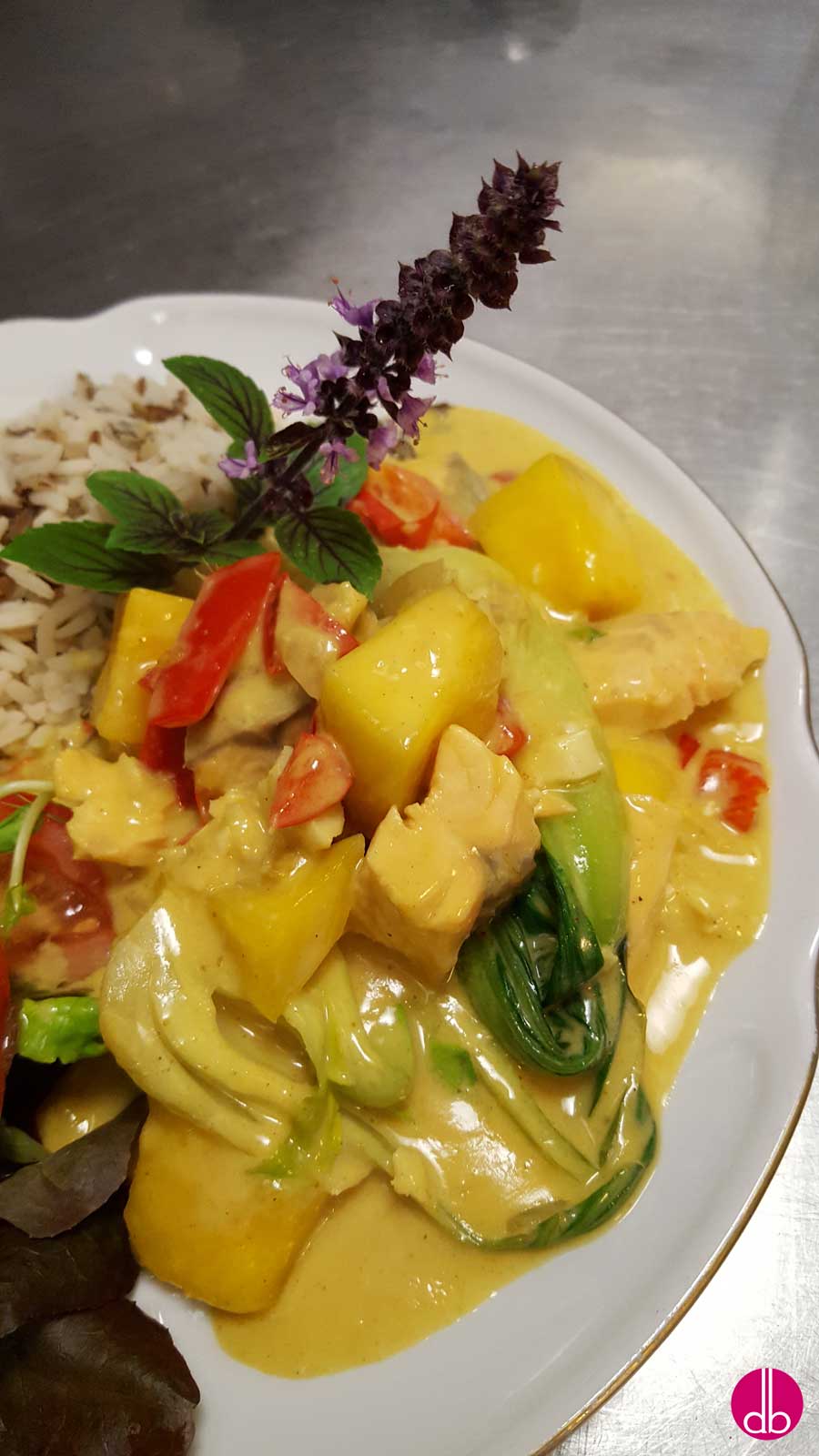 Fisch-Ragout mit frischer Mango in Kokos-Curry-Sauce