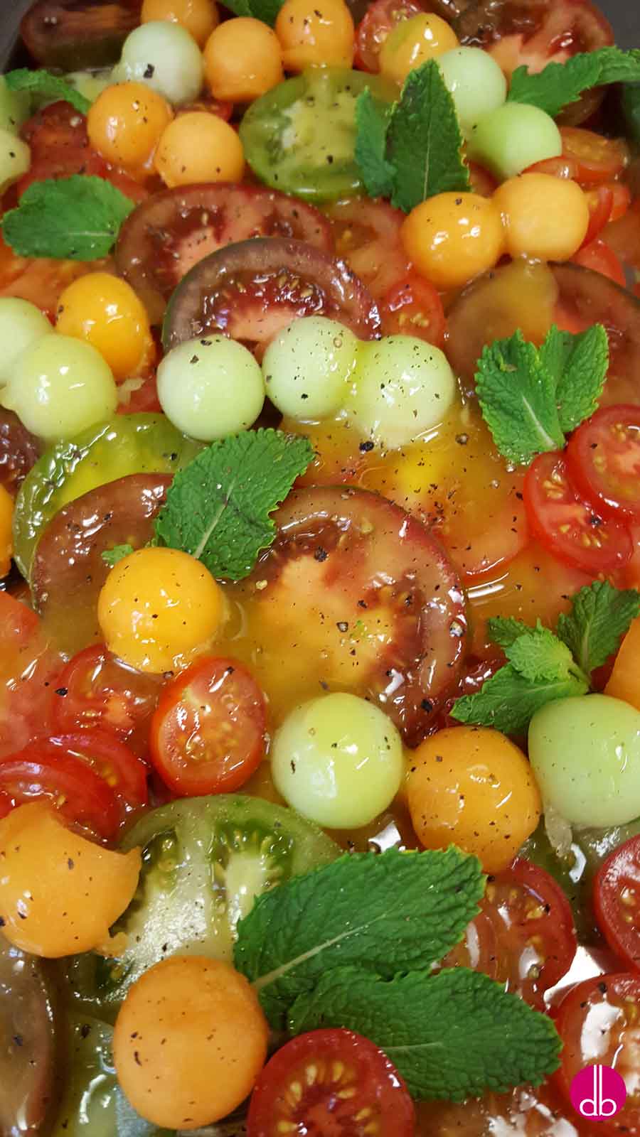 Erfrischender Genuss für den Sommer: Veganer Tomaten-Melonen-Salat