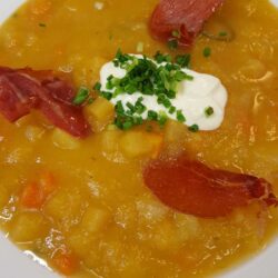 Steckrüben-Suppe mit Parma-Chips