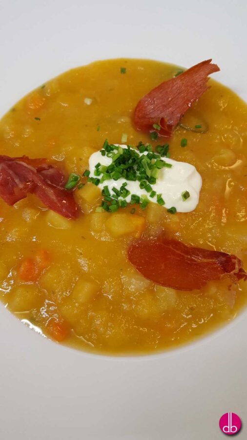 Steckrüben-Suppe mit Parma-Chips