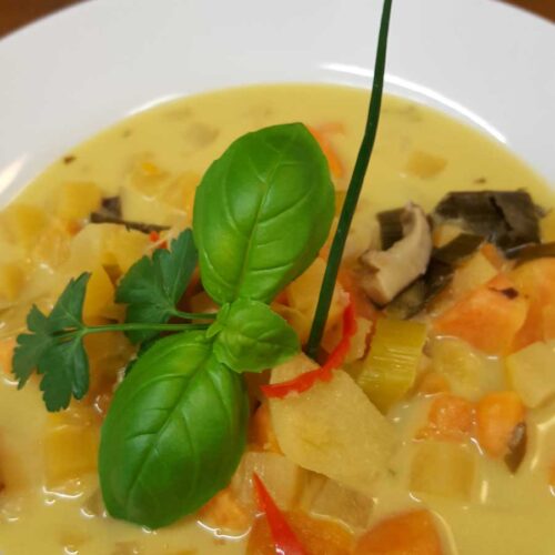 asiatischer Steckrüben-Süßkartoffel-Eintopf