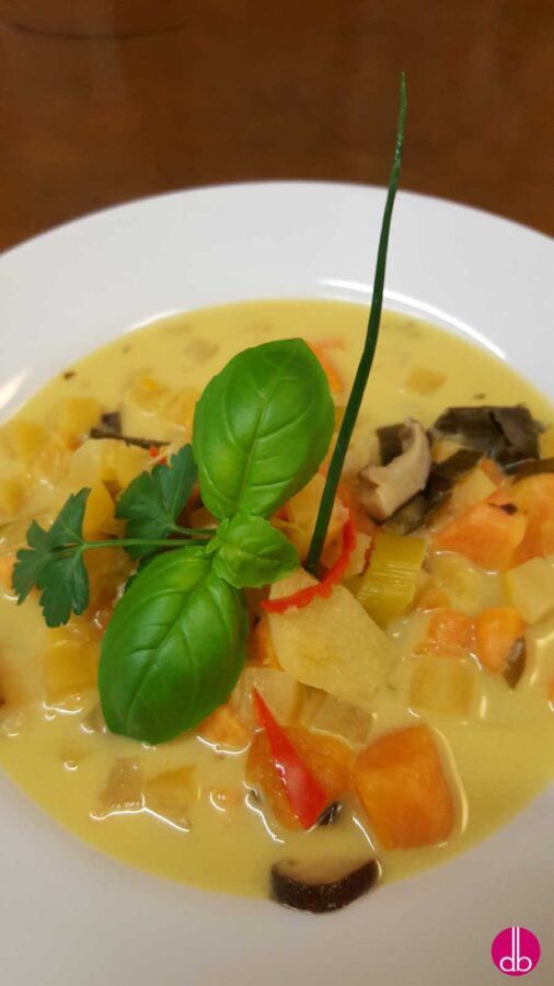 asiatischer Steckrüben-Süßkartoffel-Eintopf