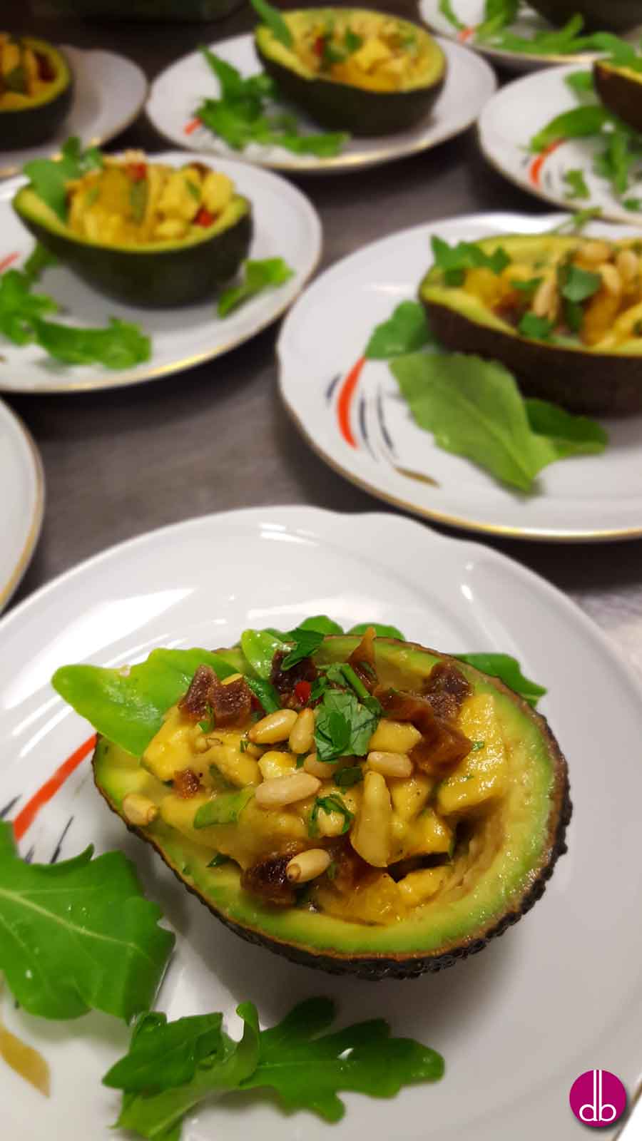 Gefüllte Avocados mit Feige und Rauke