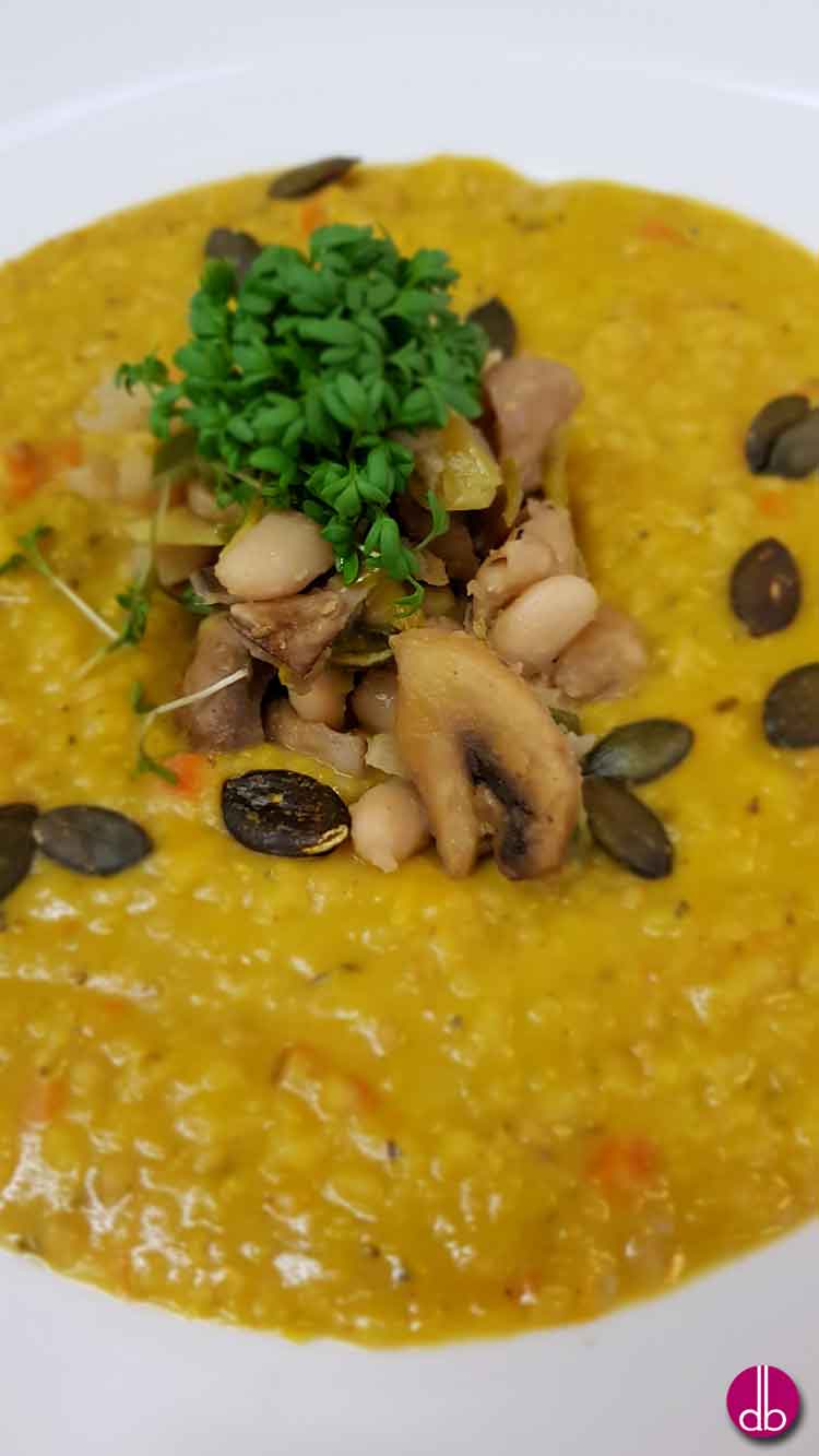 Linsen-Möhren-Suppe mit frischem Kurkuma