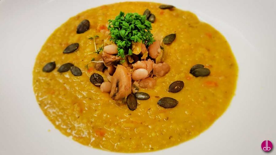 Linsen-Möhren-Suppe mit frischem Kurkuma