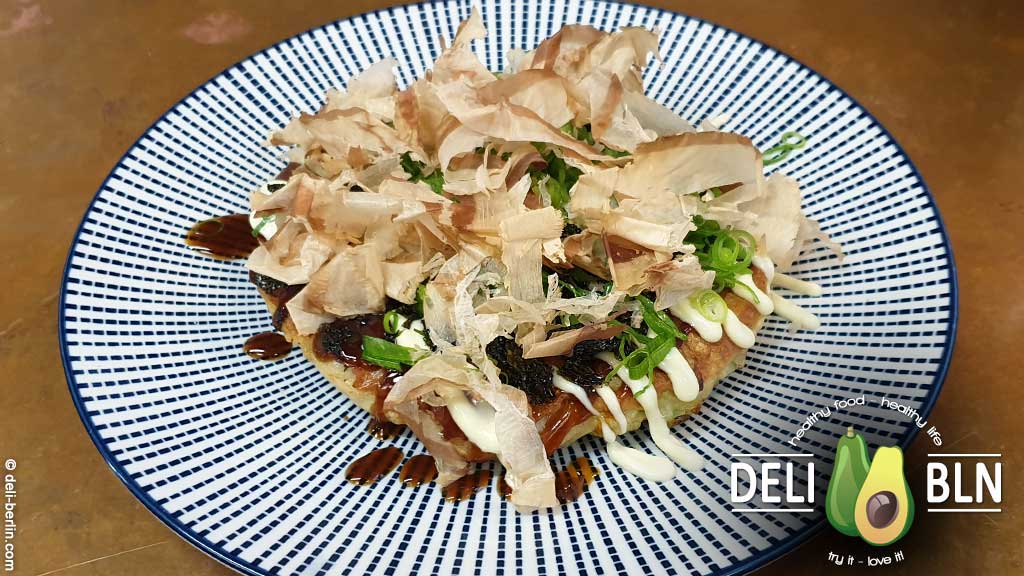 Okonomiyaki braten in der Pfanne
