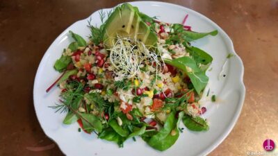 Quinoa-Fenchel-Salat mit Granatapfel und Avocado - vegan