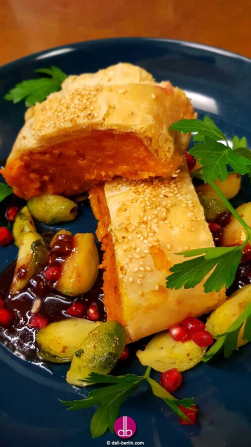 Kürbis-Lauch-Strudel: Vegane Gaumenfreuden mit einer Portweinsauce-Überraschung!