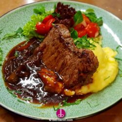 Rumpsteak zu Wasabi-Kartoffel-Püree mit Teriyaki-Zwiebeln