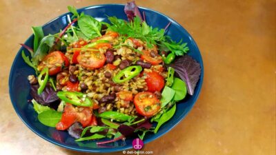 Rauchiger Dinkel-Bohnensalat mit Chipotle-Honig-Vinaigrette
