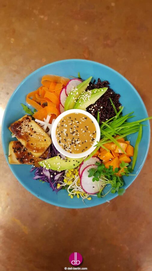 Java-Bowl mit Erdnuss-Tofu - vegan