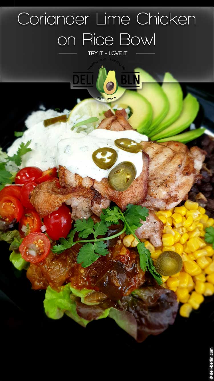 gegrilltes Koriander-Limetten-Hähnchen auf einer Reis-Bowl