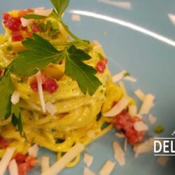 Spaghetti Frankfurter-Carbonara - kräuter-grüne Alternative zum italienischen Klassiker