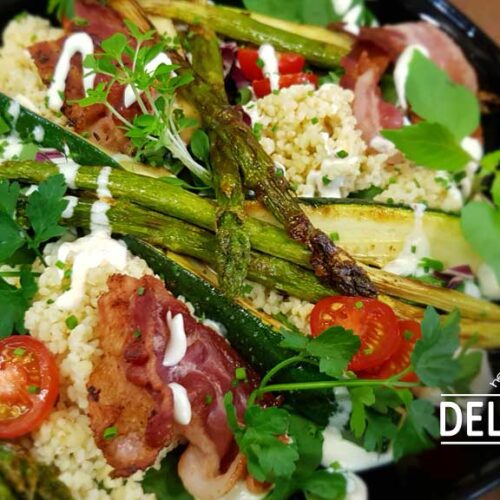 Spargelsalat mit Zucchini, Bulgur und Bacon