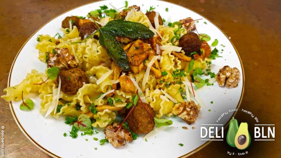 Rezept: Finferli-Pasta mit Pfifferlingen & Fleischbällchen
