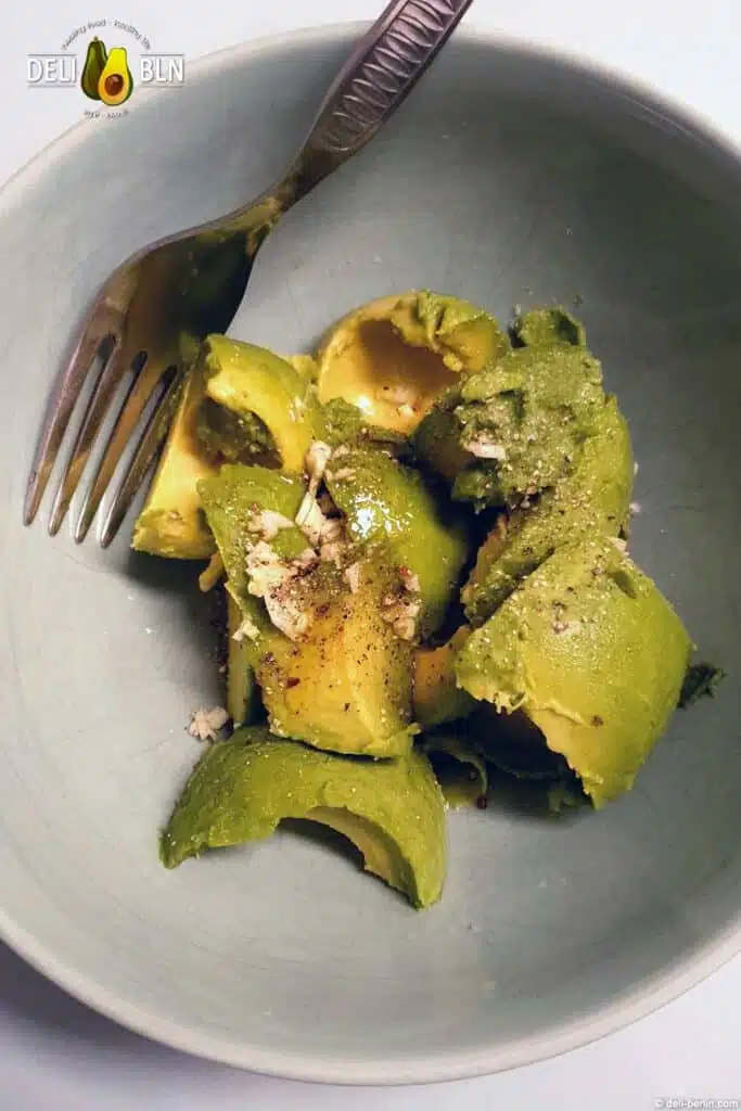 Guacamole für unsere Rindfleisch-Avocado-Burritos