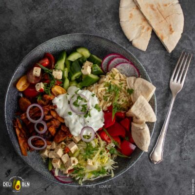 griechische Gyros-Bowl mit Tzatziki