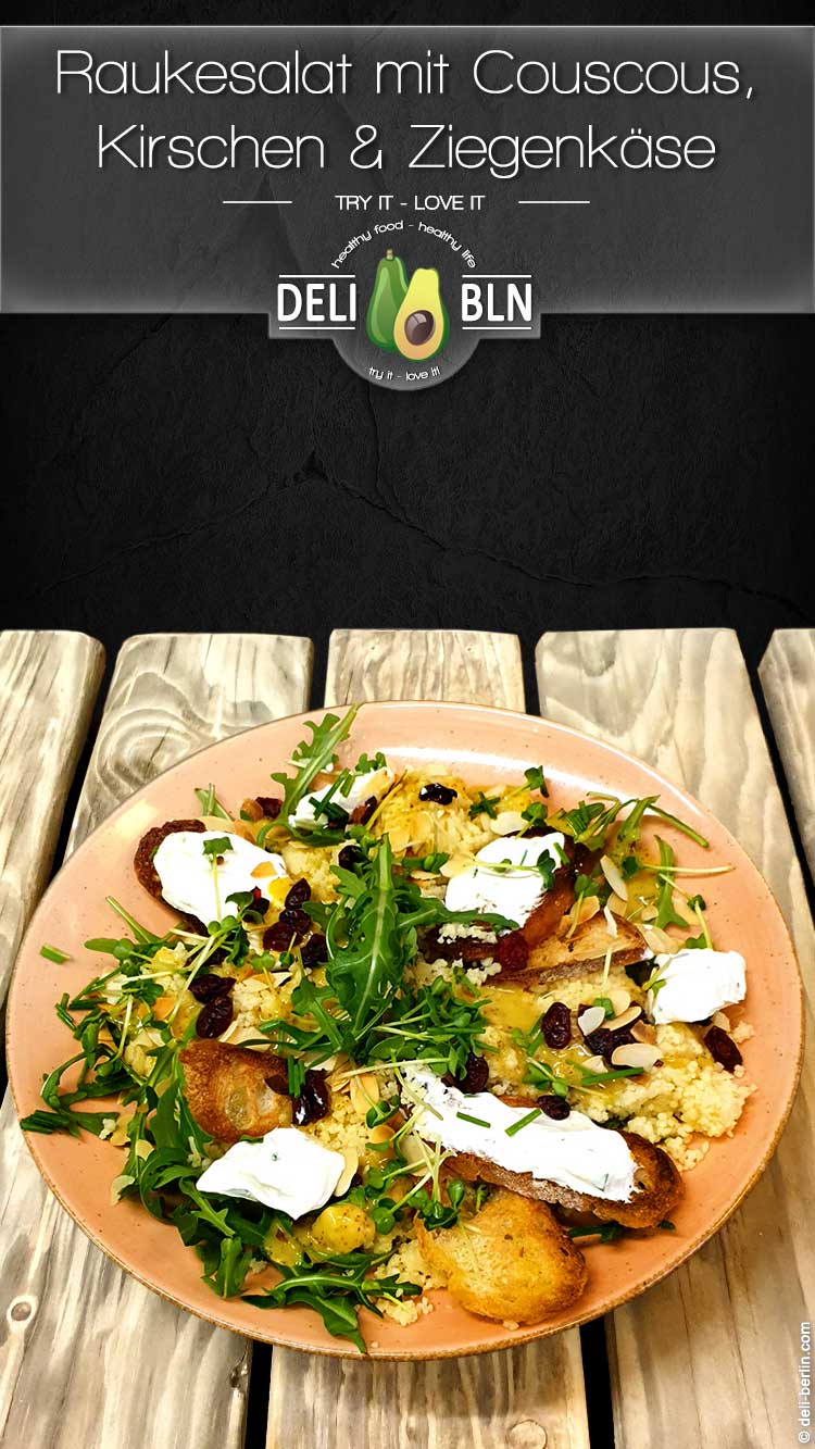 Rauke-Salat mit getrockneten Früchten und Ziegenkäse