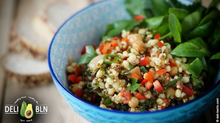 Clean Eating - Gerste-Quinoa-Salat mit Kichererbsen und Datteln