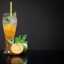 Hausgemachte Apfel-Kräuter-Limonade