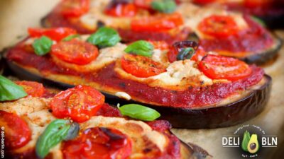 Vegane Auberginen-Mini-Pizza mit Cashewkäse