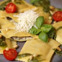 Auberginen-Ravioli mit Walnusspesto