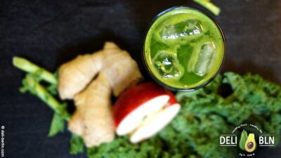 Grünkohl-Limonade mit Ingwer und Apfel