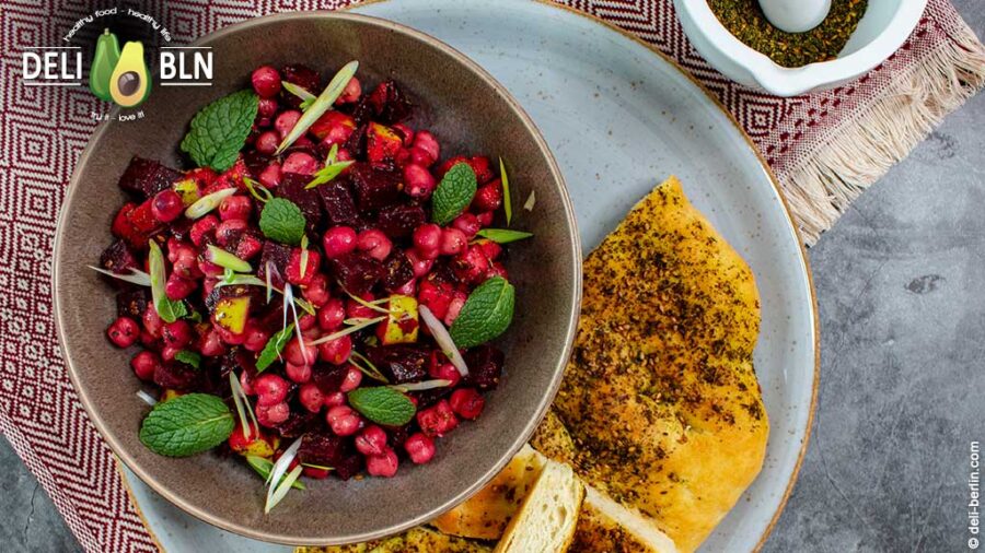 Rote-Bete-Kichererbsen-Salat mit orientalischer Zaatar-Note