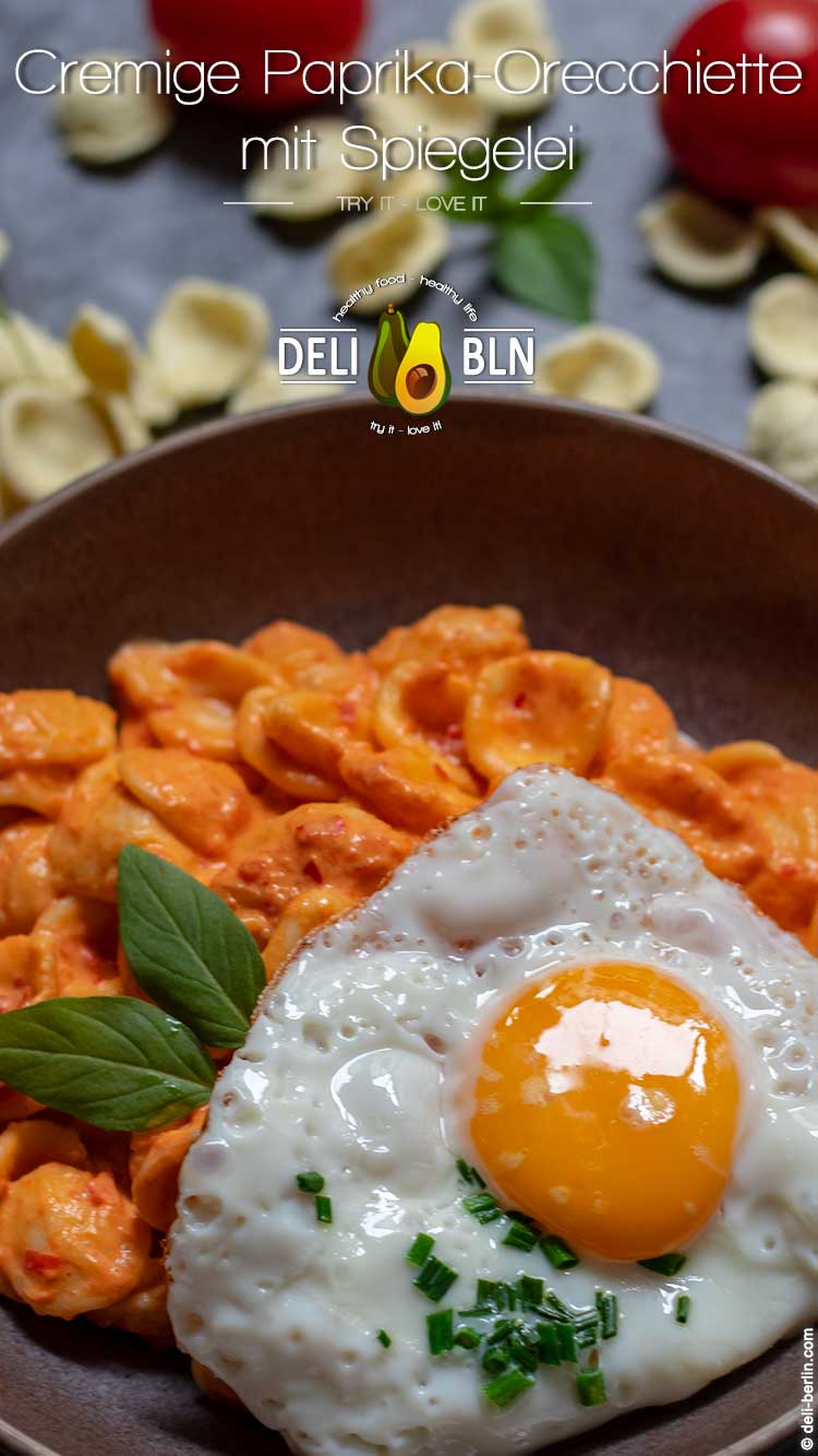 Cremige Paprika-Orecchiette mit Spiegelei