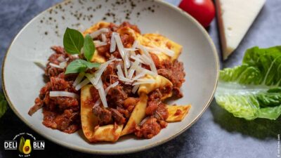 Langsam gekochtes Rindfleisch mit Pappardelle