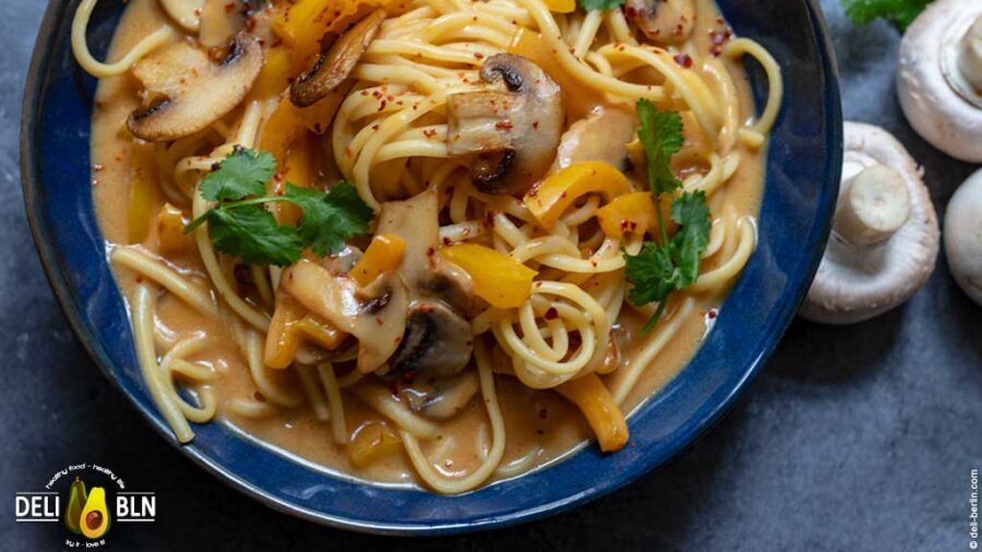 Cremig vegane Curry Pasta