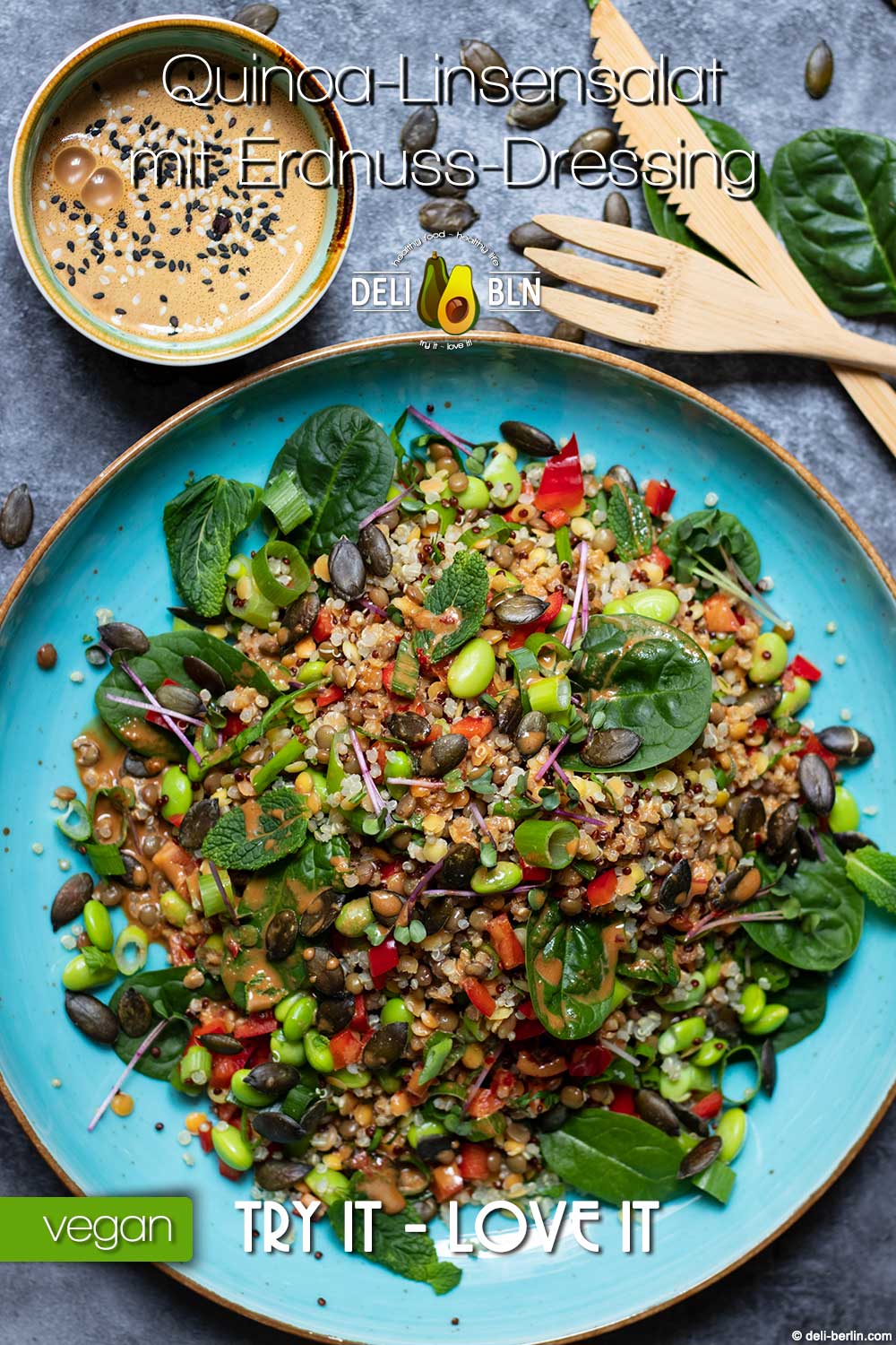 Quinoa-Linsen-Salat mit Erdnuss-Dressing
