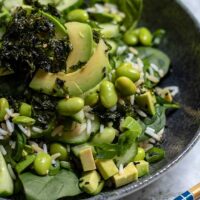 Einfacher Sushi-Salat mit Miso-Dressing