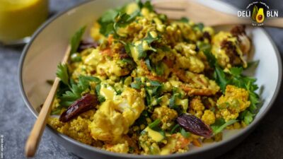 Karotten-Blumenkohl-Salat mit Quinoa und goldenem Dressing
