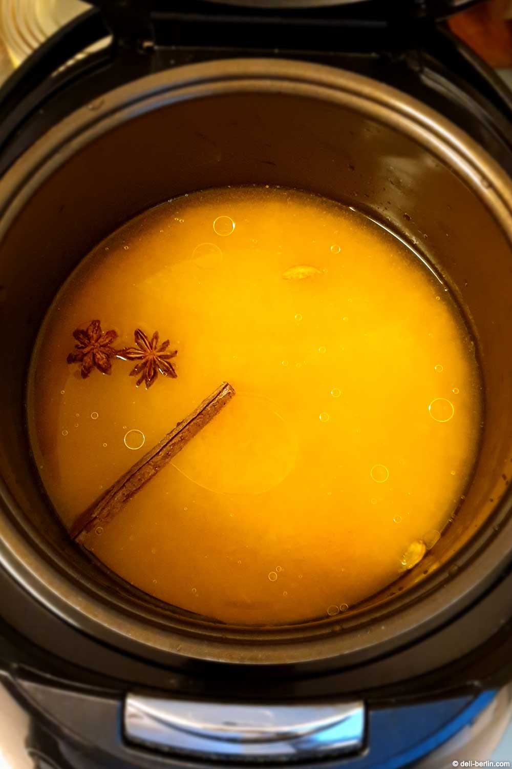 Gewürzreis mit Sternanis, Zimt und Kurkuma