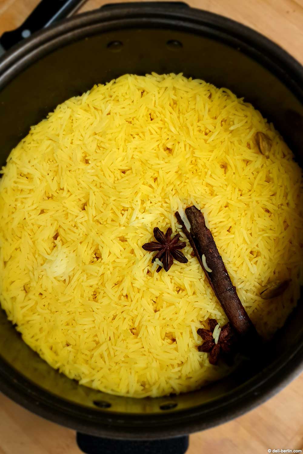 Gewürzreis mit Sternanis, Zimt und Kurkuma