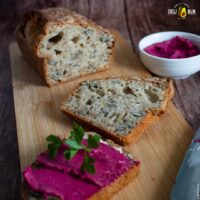 Schnelles und einfaches Dinkelbrot mit Leinsamen – keine Gehzeit nötig!