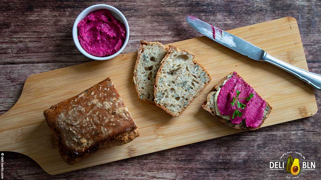 Schnelles und einfaches Dinkelbrot mit Leinsamen – keine Gehzeit nötig!