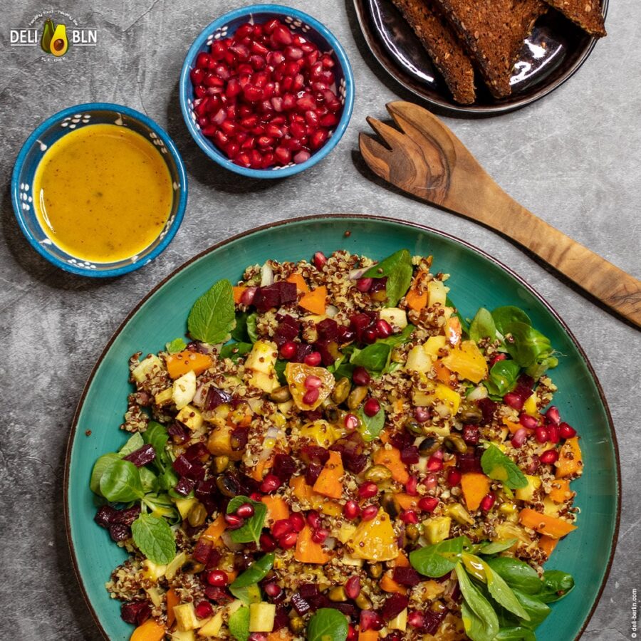 Quinoa-Wintersalat mit Wurzelgemüse und Früchten