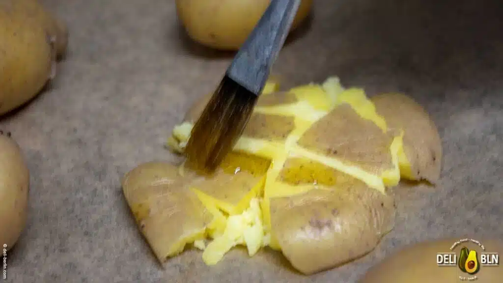 Smashed Potatoes mit würzigem Grünkohl-Dip - der perfekte Winter-Snack