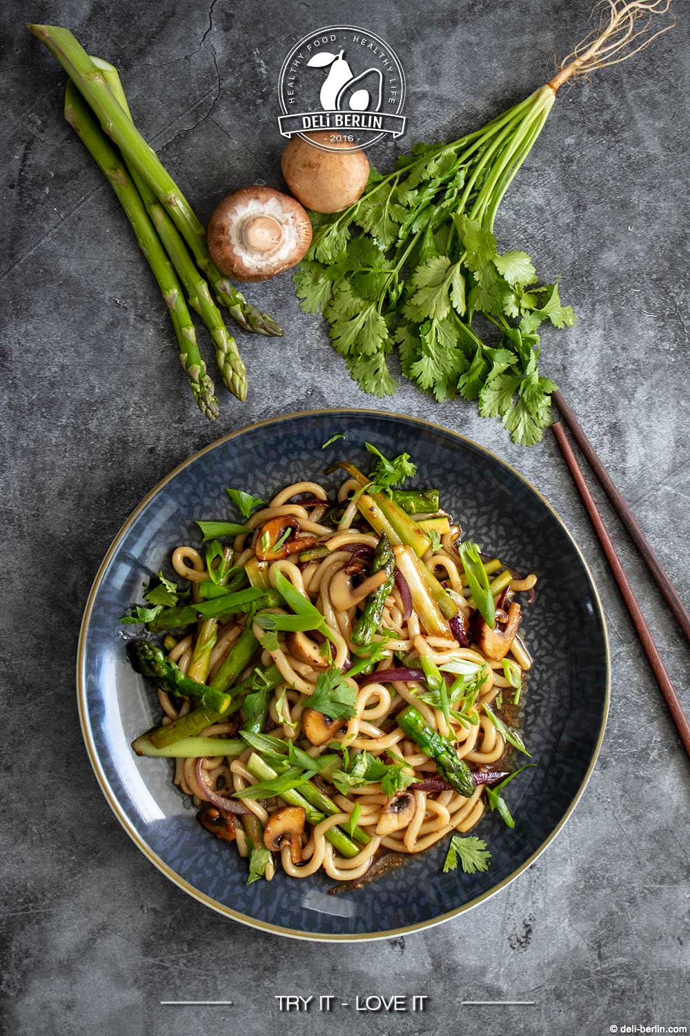 Teriyaki Nudeln mit Spargel und Champignons
