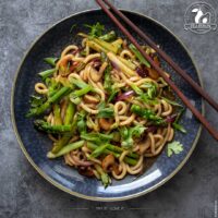 Teriyaki Nudeln mit Spargel und Champignons